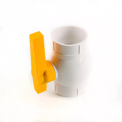 1“ 1/4“ Plastic Vrouwelijke Kogelklep van Pvc van Kogelklepintertek BV om te tuinieren Slang